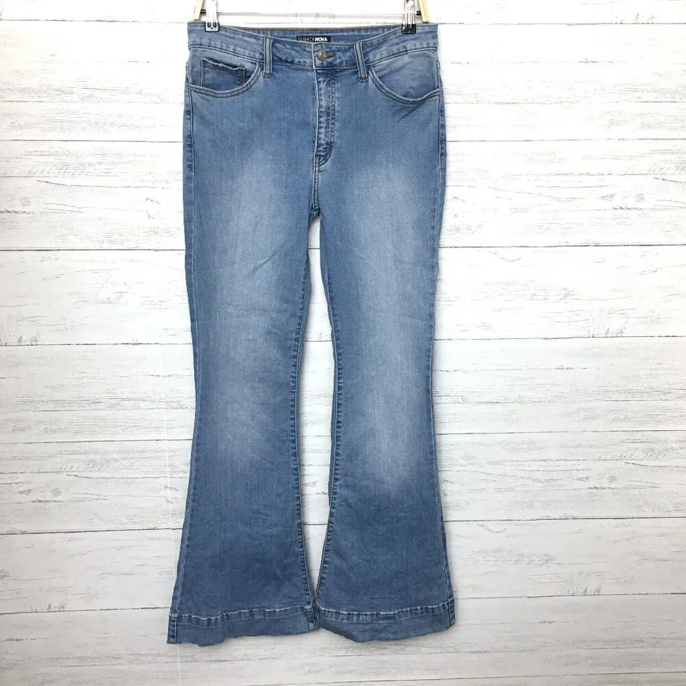 Fashion Nova Women's Jeans Flare Leg High Rise Light Wash Juniors 9 length 32